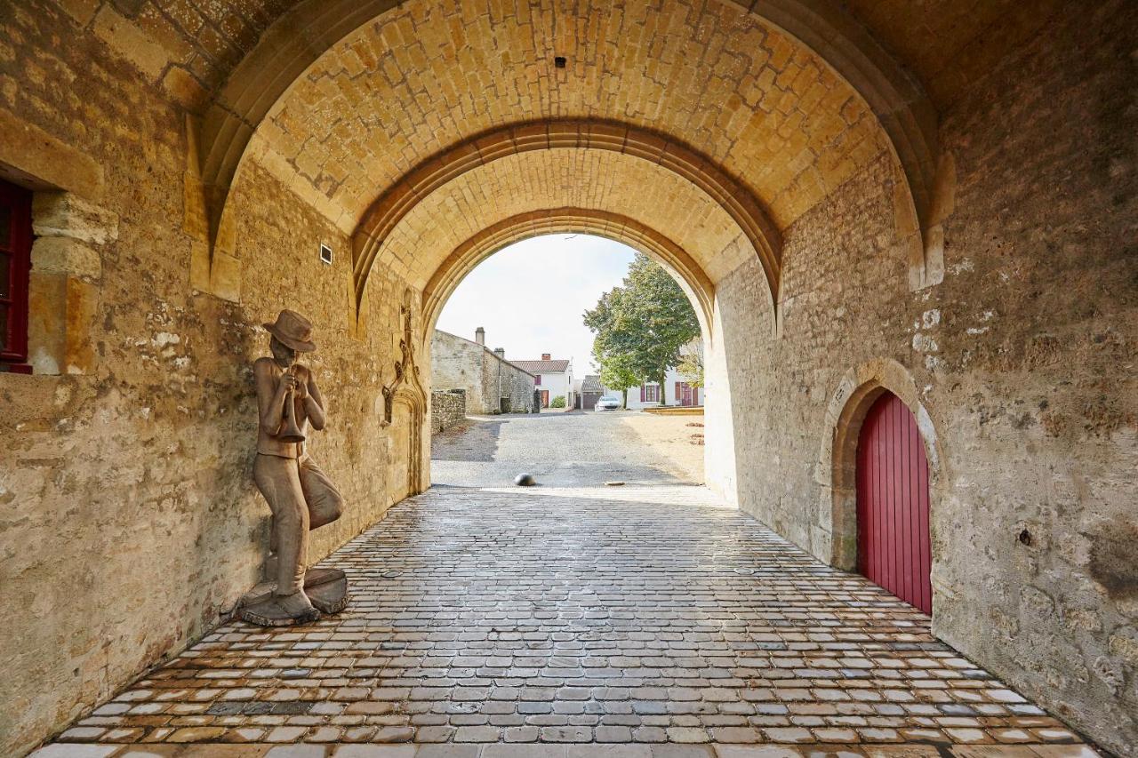 Chambres D'Hotes Le Tilleul Saint-Hilaire-des-Loges Exterior photo